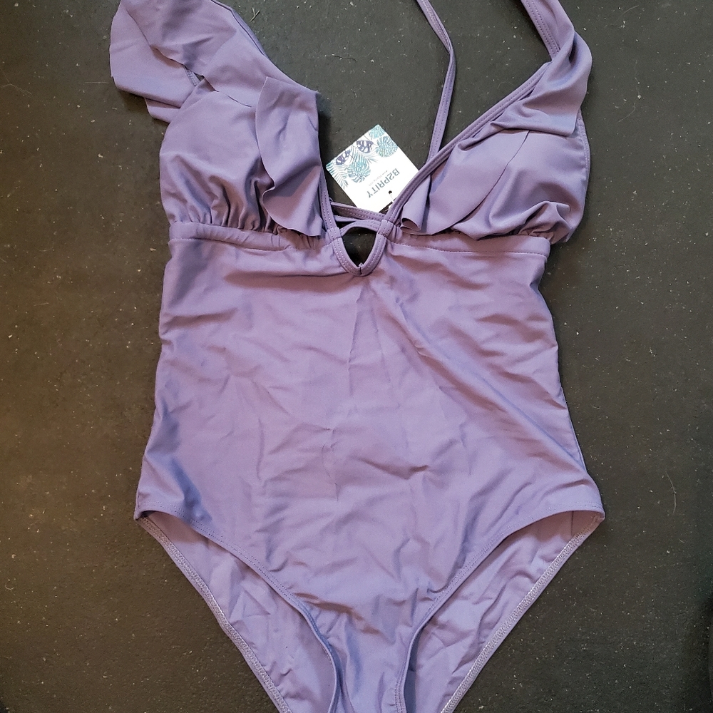 B2PRITY one piece medium new